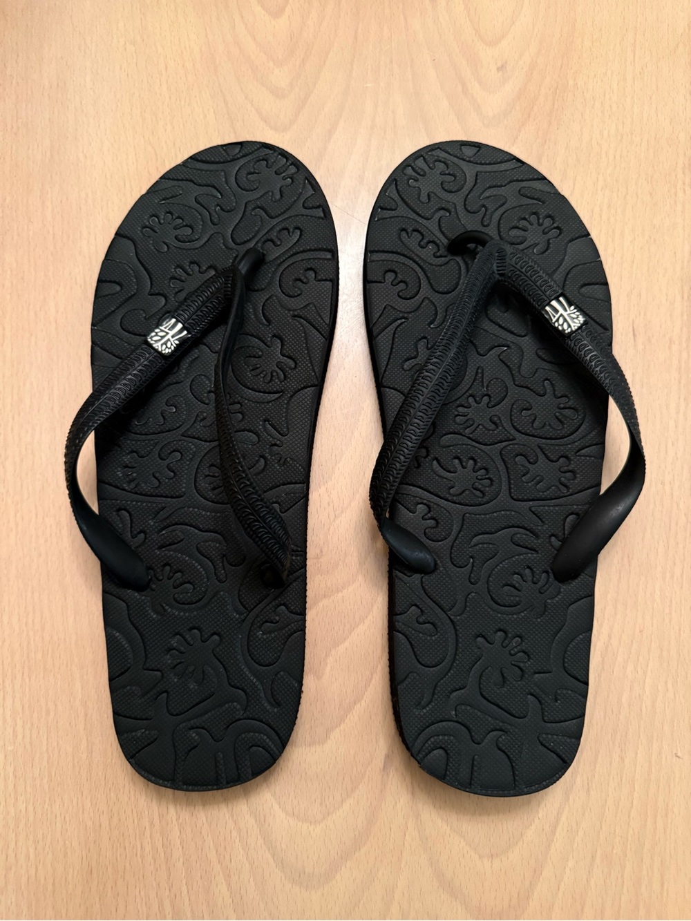 3/$30 NWOT Resort Flip Flops